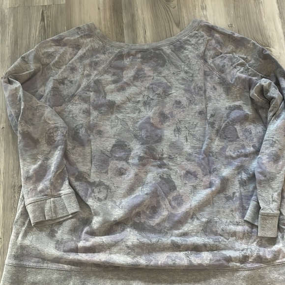 Relativity Brand crewneck 2X - Picture 6 of 6